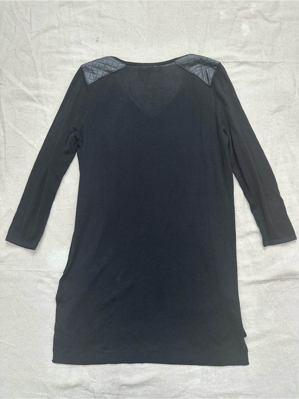 H&M Black V-Neck 3/4 Sleeves Thin Sweater Top with Quilted Shoulder Panels S - Picture 8 of 8
